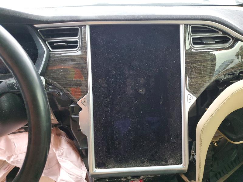 Photo 9 from auction – 2016 TESLA MODEL X with VIN 5YJXCAE28GF020966