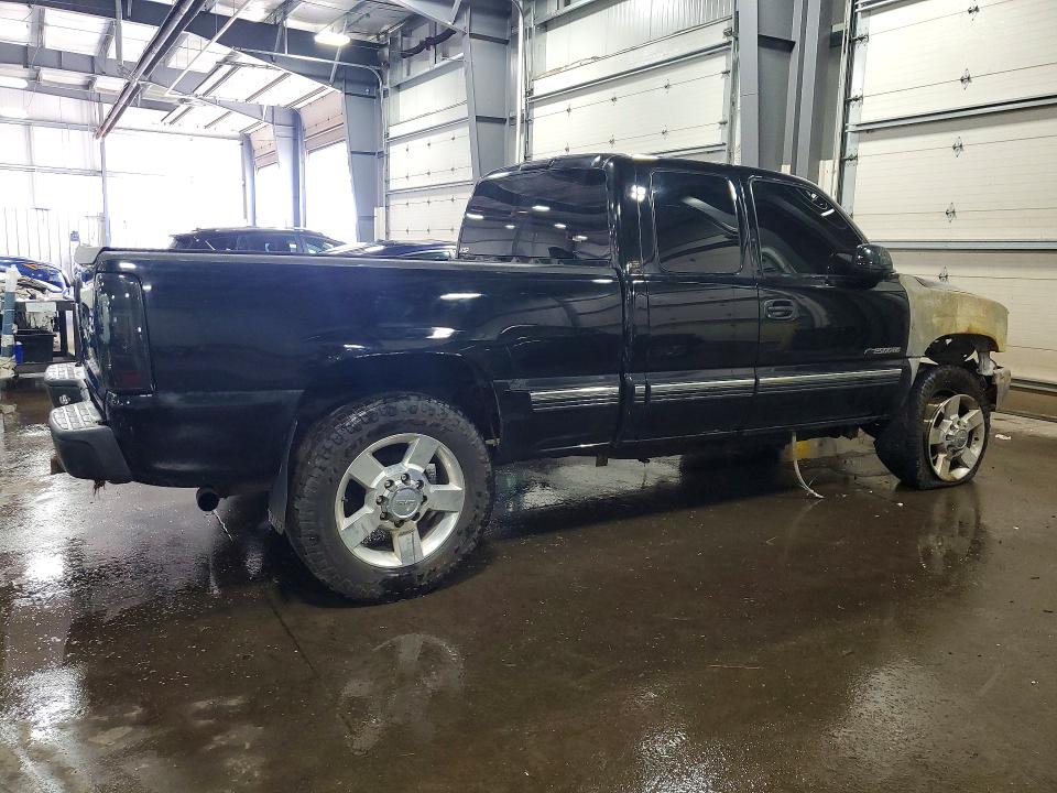 Photo 3 from auction – 2002 CHEVROLET SILVERADO with VIN 1GCHK29U02E225300
