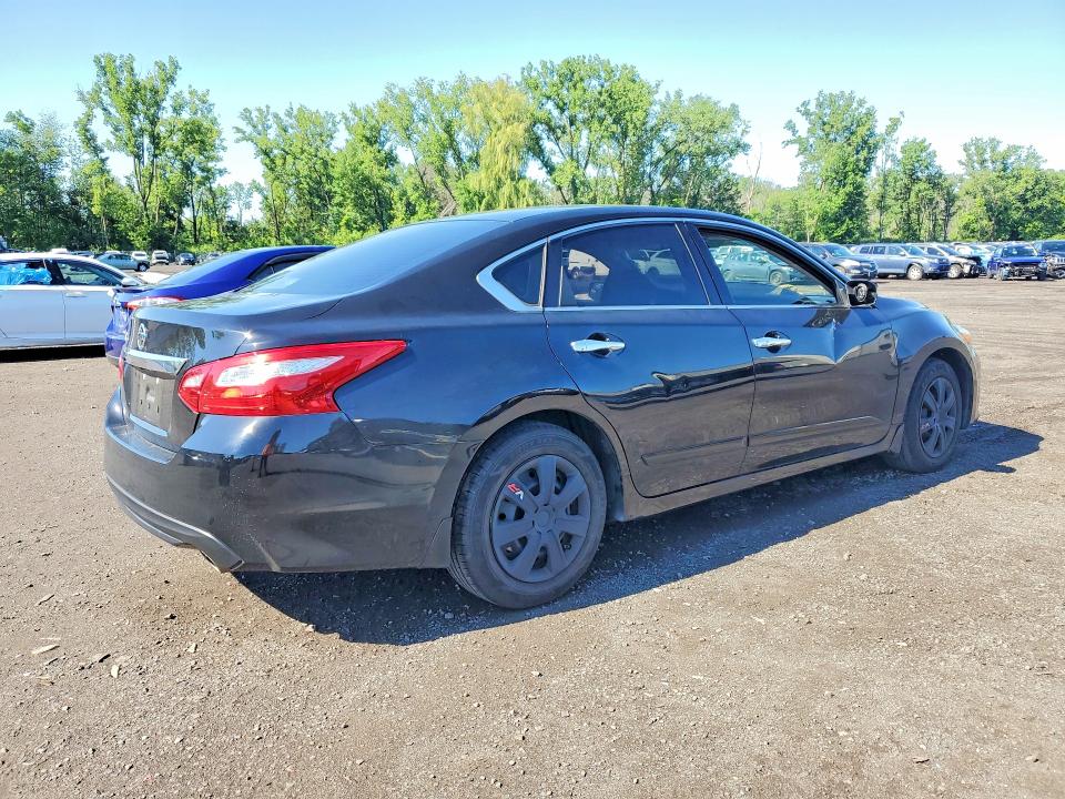 Photo 3 from auction – 2017 NISSAN ALTIMA with VIN 1N4AL3AP9HC238406
