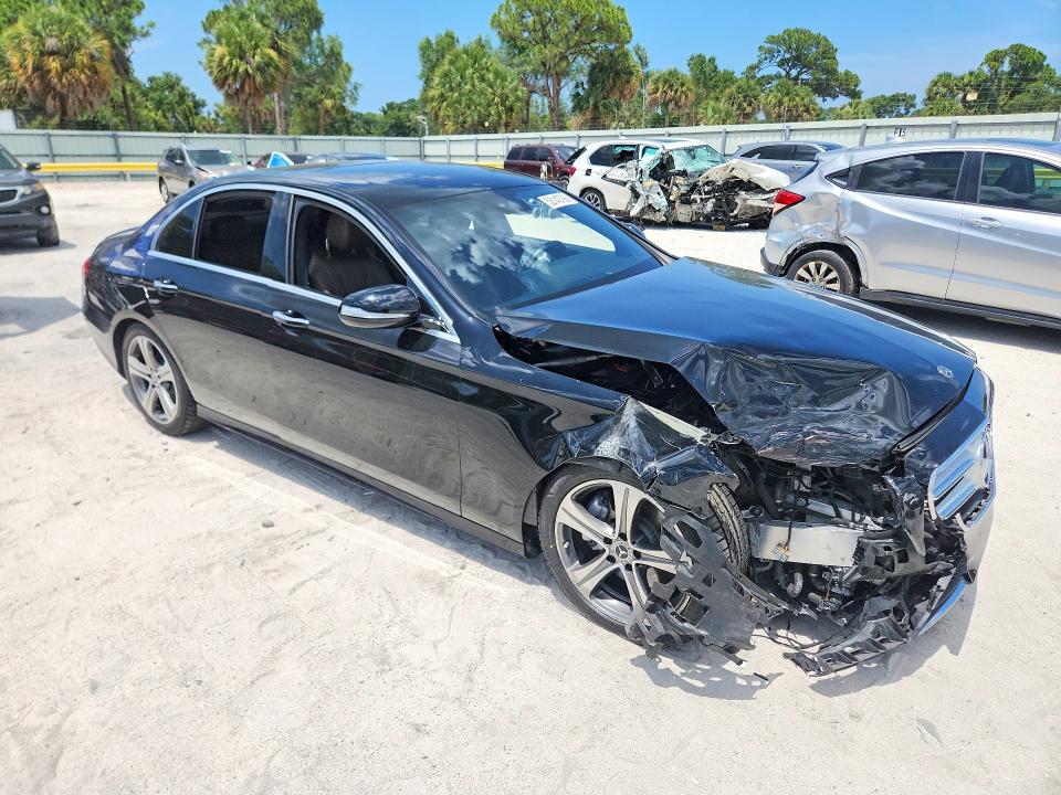 Photo 4 from auction – 2018 MERCEDES-BENZ E with VIN WDDZF4JB9JA480957