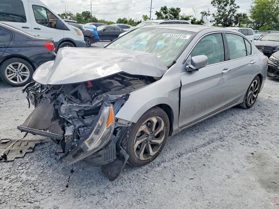 HONDA ACCORD 2016 with VIN 1HGCR3F82GA010648 - Photo from auction