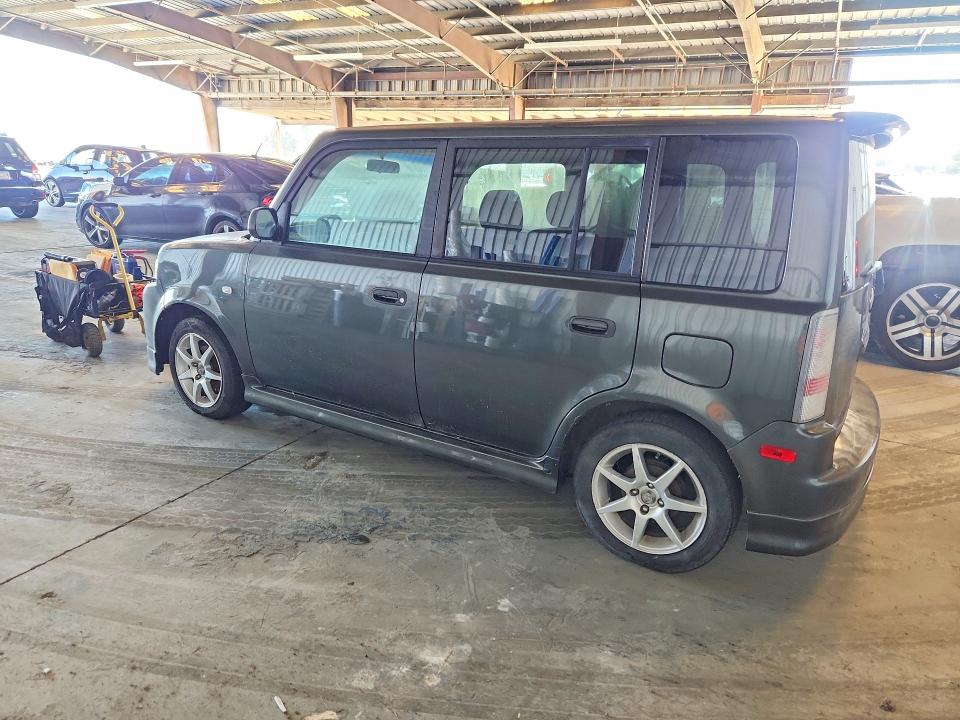 Снимка 2 от търг – 2006 TOYOTA SCION с VIN JTLKT334X64052001