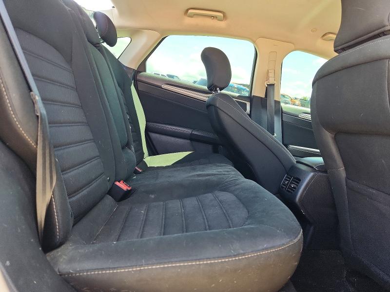 Photo 10 from auction – 2019 FORD FUSION with VIN 3FA6P0LU0KR261805