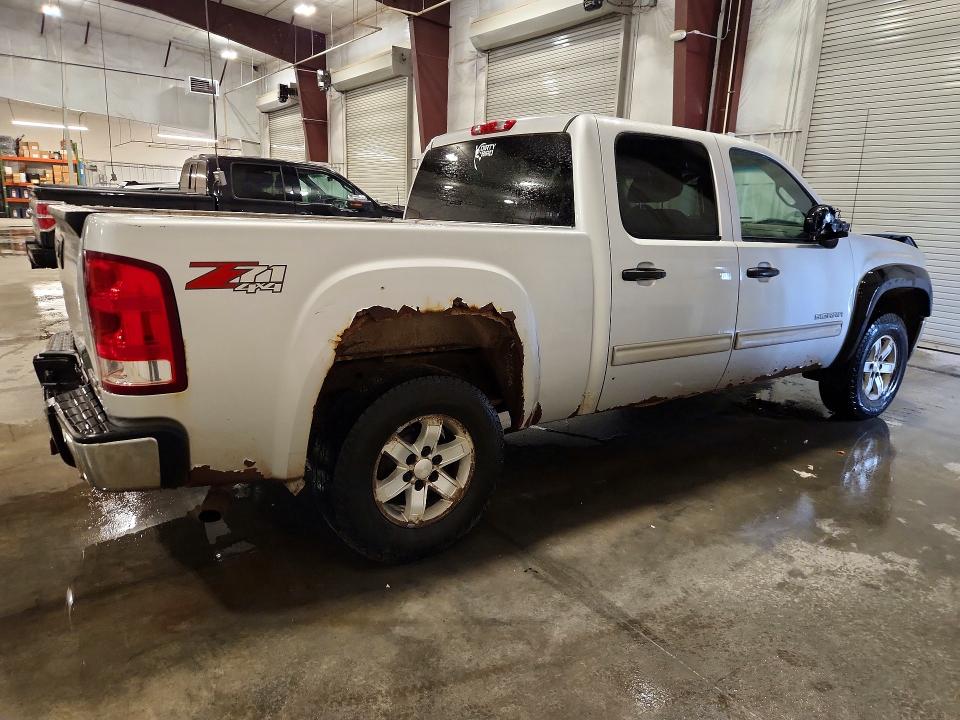 Zdjęcie 3 z aukcji – 2010 GMC SIERRA z VIN 3GTRKVE38AG102743