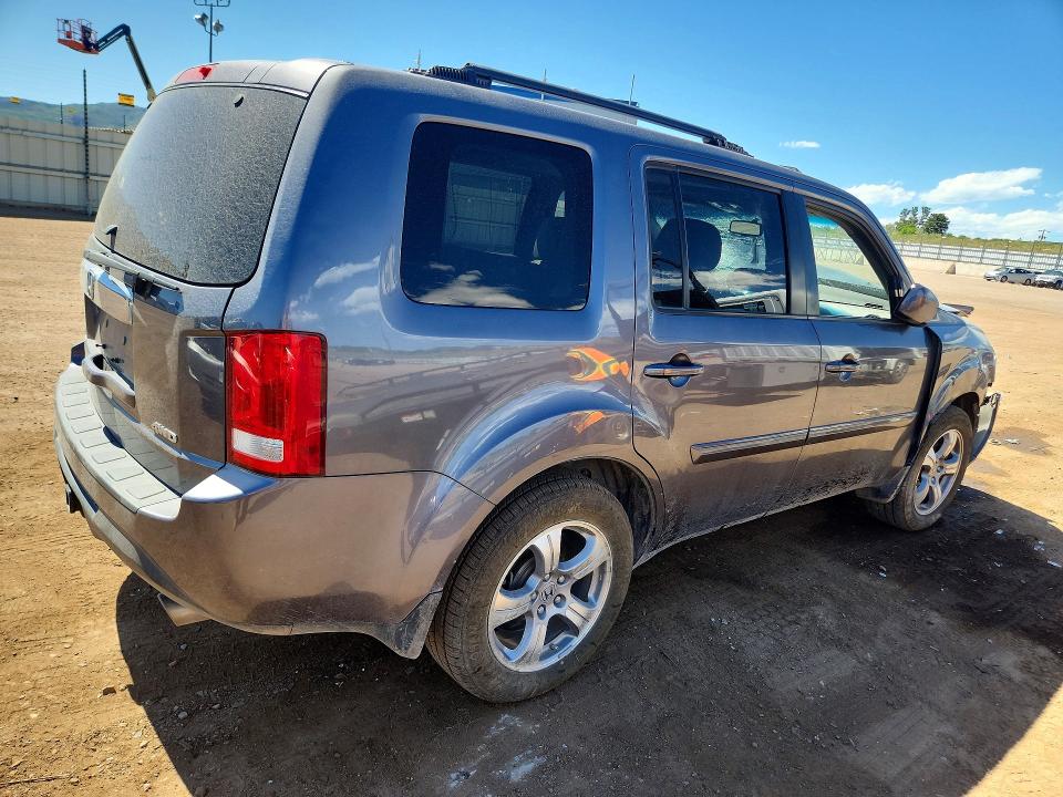 Photo 3 from auction – 2015 HONDA PILOT with VIN 5FNYF4H53FB077044