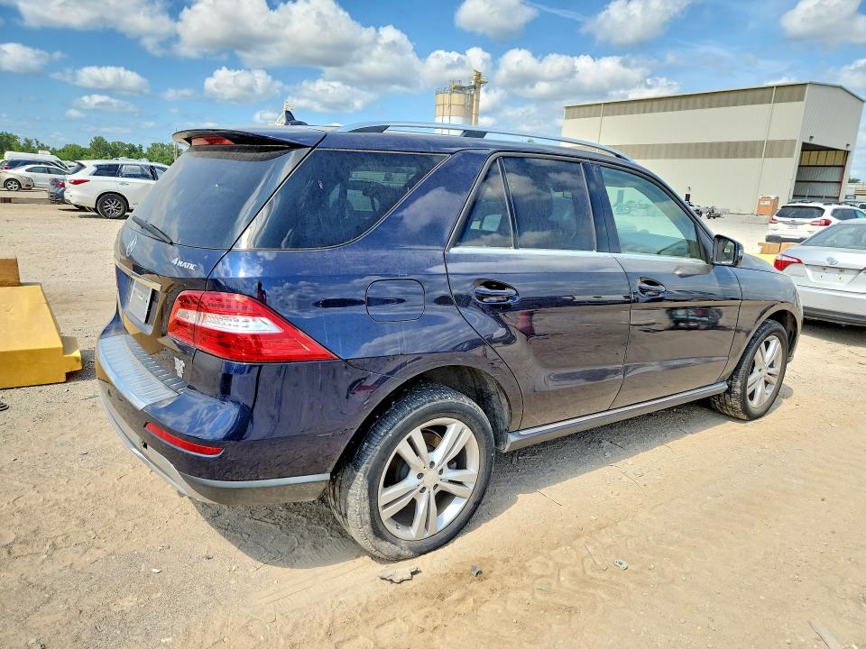 Photo 3 from auction – 2015 MERCEDES-BENZ ML with VIN 4JGDA5HB2FA449163