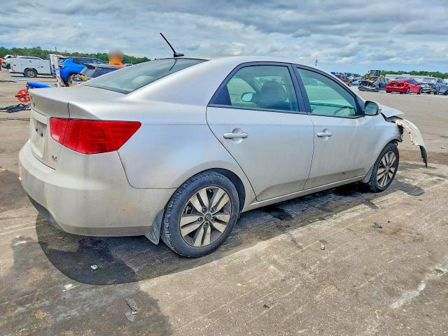 Photo 3 from auction – 2013 KIA FORTE with VIN KNAFU4A27D5727647