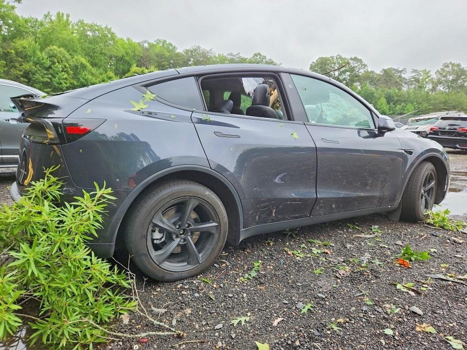 Photo 3 from auction – 2026 TESLA MODEL Y with VIN 7SAYGDEE6TF399452