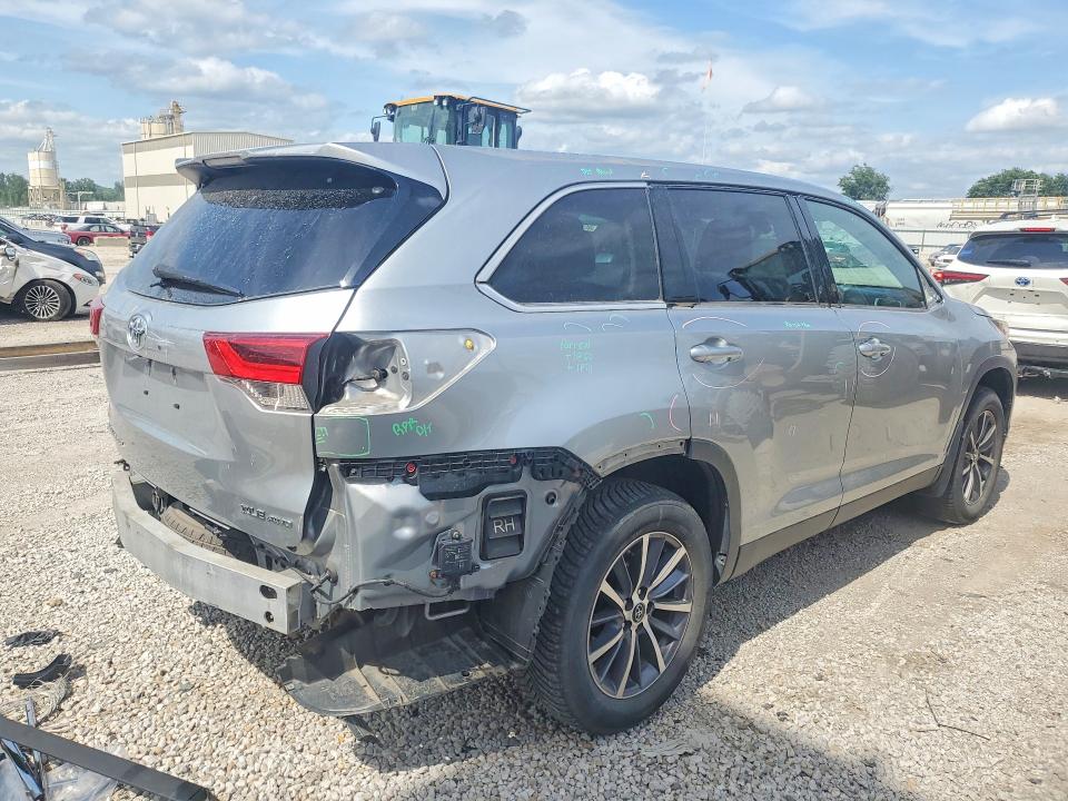 Photo 3 from auction – 2019 TOYOTA HIGHLANDER with VIN 5TDJZRFH7KS566488