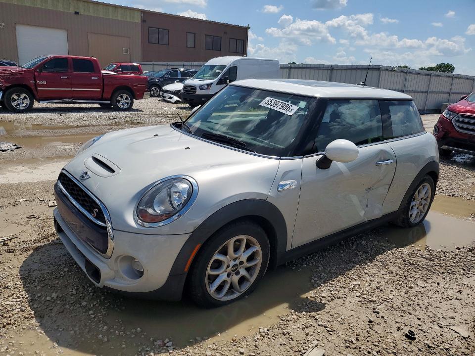 MINI COOPER 2015 with VIN WMWXP7C52F2A40202 - Photo from auction