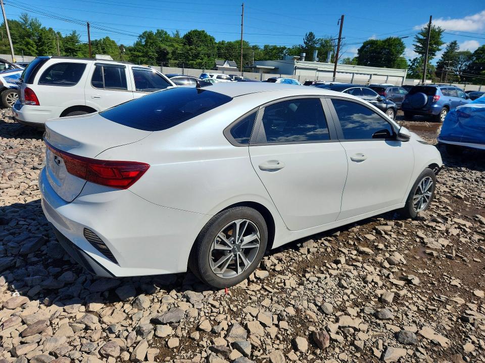 Photo 3 from auction – 2023 KIA FORTE with VIN 3KPF24AD5PE549353