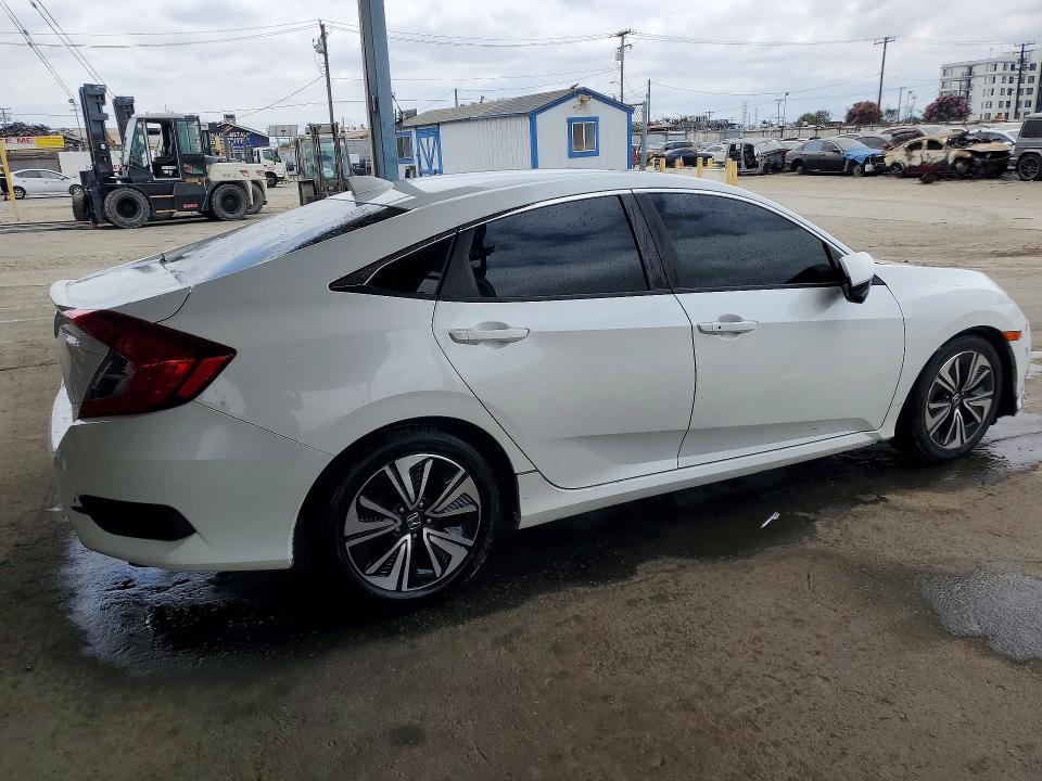 Photo 3 from auction – 2018 HONDA CIVIC with VIN JHMFC1F39JX035832