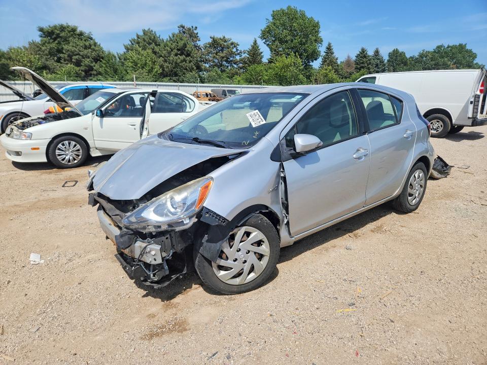TOYOTA PRIUS C 2015 с VIN JTDKDTB34F1577025 - Снимка от търг