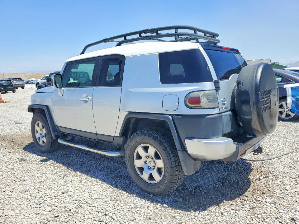 Photo 2 from auction – 2007 TOYOTA FJ CRUISER with VIN JTEBU11F270042455