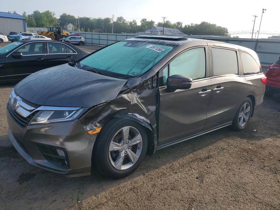 HONDA ODYSSEY 2018 with VIN 5FNRL6H74JB092414 - Photo from auction