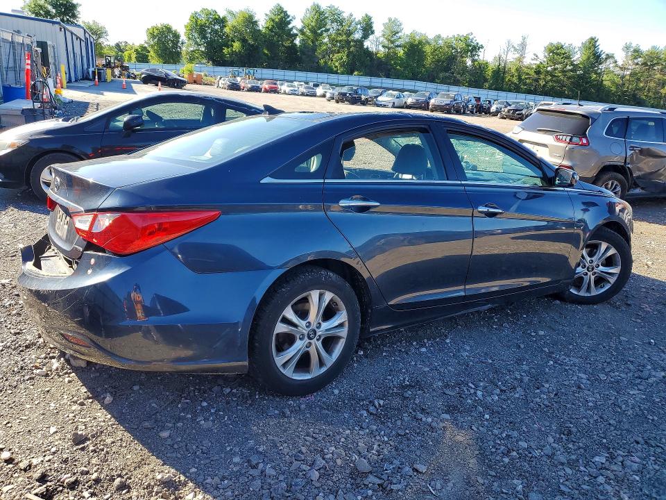 Photo 3 from auction – 2013 HYUNDAI SONATA with VIN 5NPEC4AC4DH674870