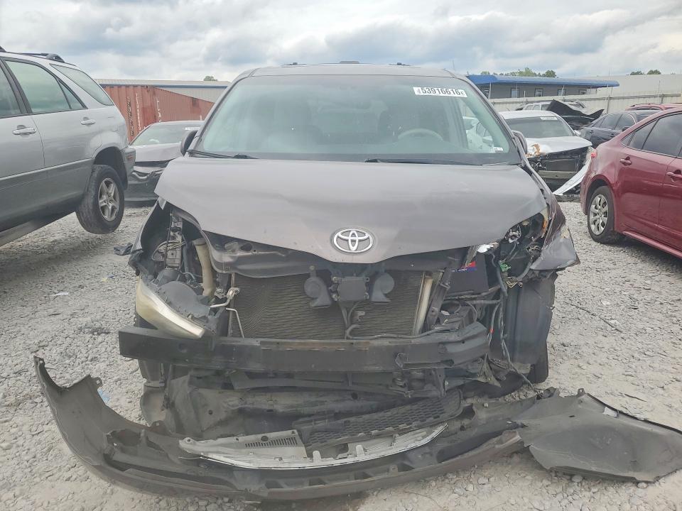Photo 5 from auction – 2013 TOYOTA SIENNA with VIN 5TDYK3DC4DS327846