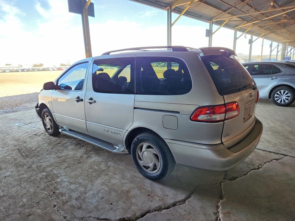 Photo 2 from auction – 2002 TOYOTA SIENNA with VIN 4T3ZF13C82U475587