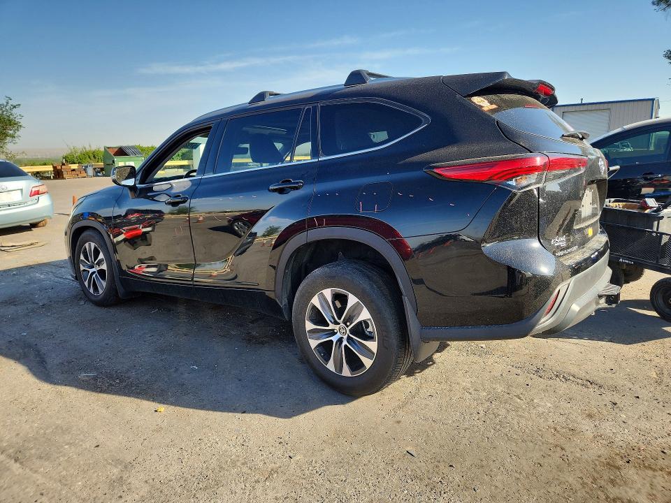 Photo 2 from auction – 2022 TOYOTA HIGHLANDER with VIN 5TDHZRBH1NS245443