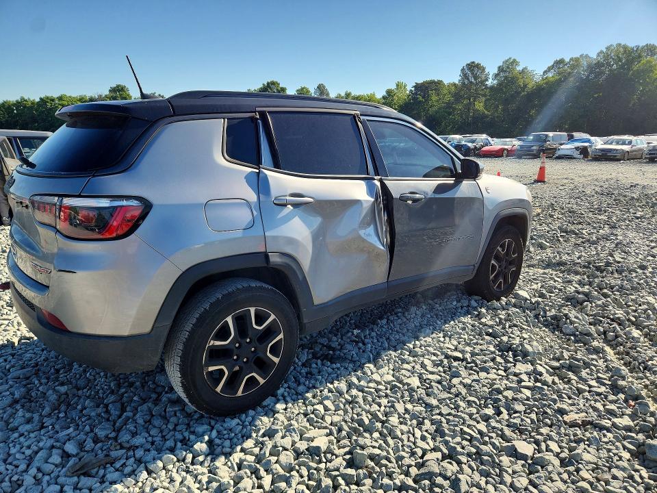 Photo 3 from auction – 2020 JEEP COMPASS with VIN 3C4NJDDB9LT221397