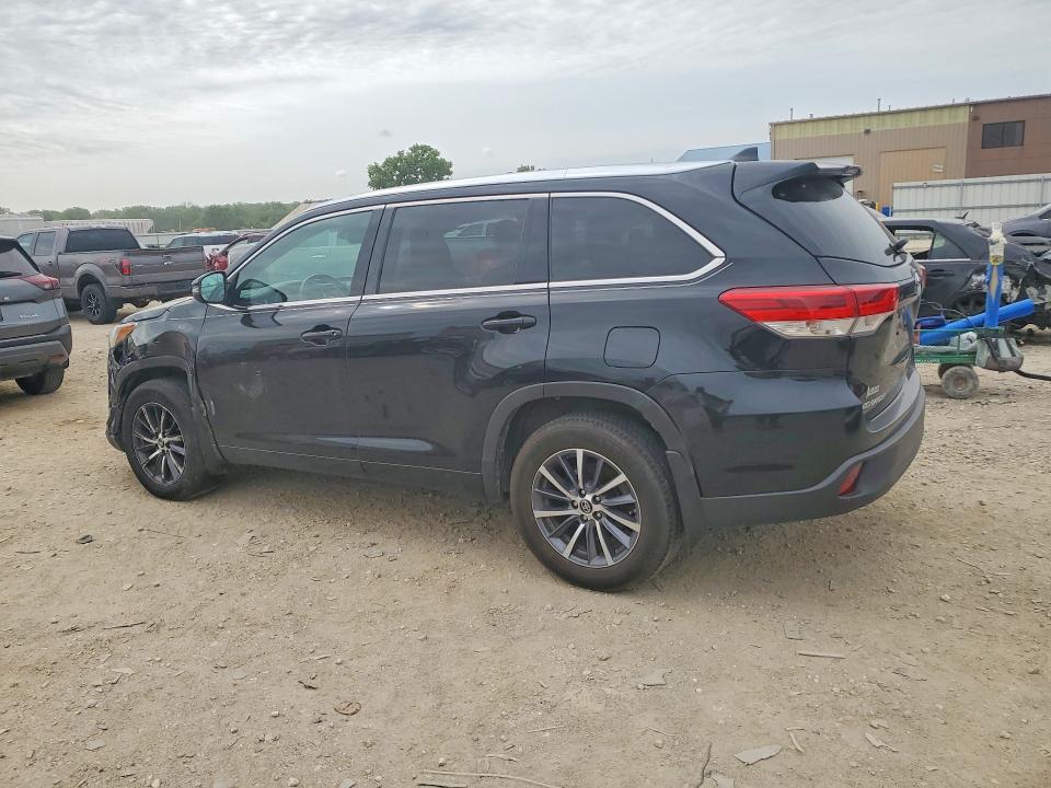 Photo 2 from auction – 2018 TOYOTA HIGHLANDER with VIN 5TDJZRFH8JS542456