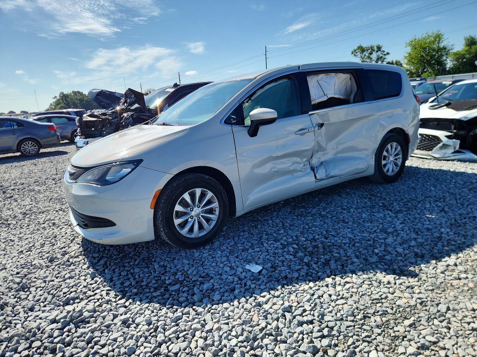 CHRYSLER PACIFICA 2017 with VIN 2C4RC1DG5HR579015 - Photo from auction