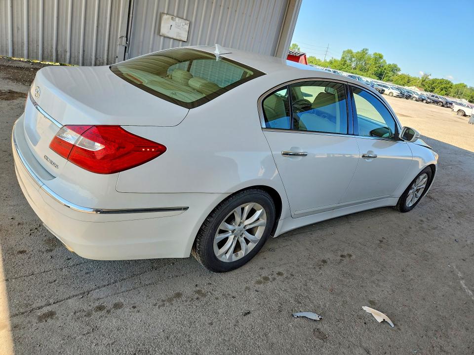 Photo 3 from auction – 2013 HYUNDAI GENESIS with VIN KMHGC4DD4DU240401