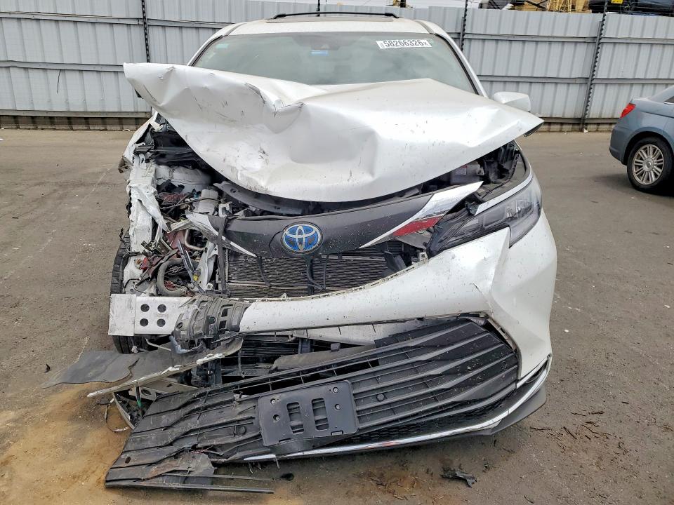 Photo 5 from auction – 2024 TOYOTA SIENNA with VIN 5TDYSKFC0RS127884