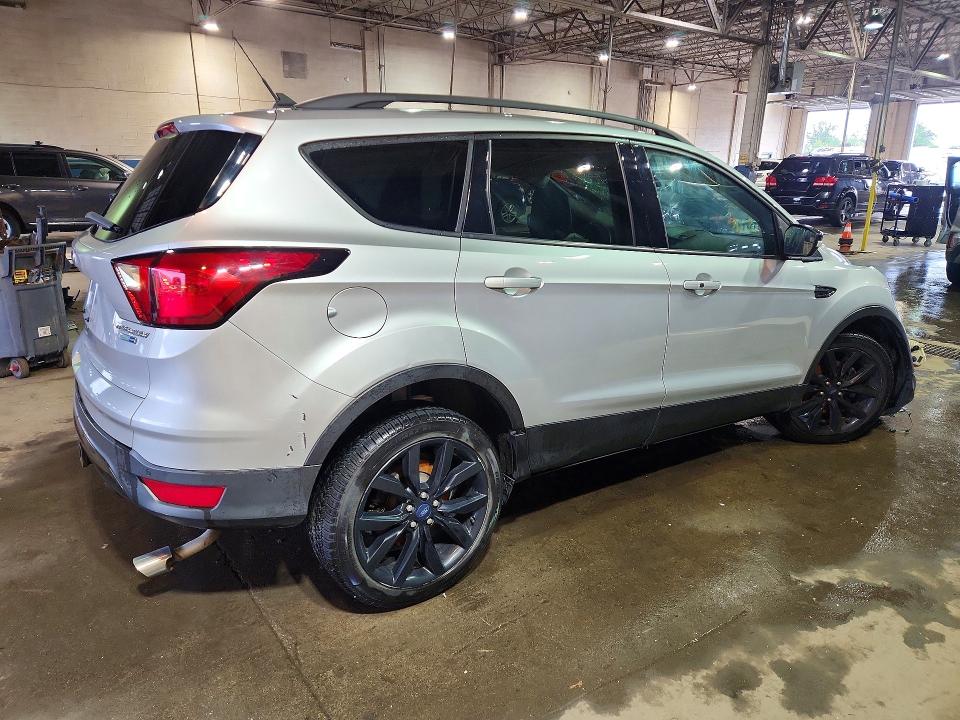 Photo 3 from auction – 2019 FORD ESCAPE with VIN 1FMCU9J93KUB89222