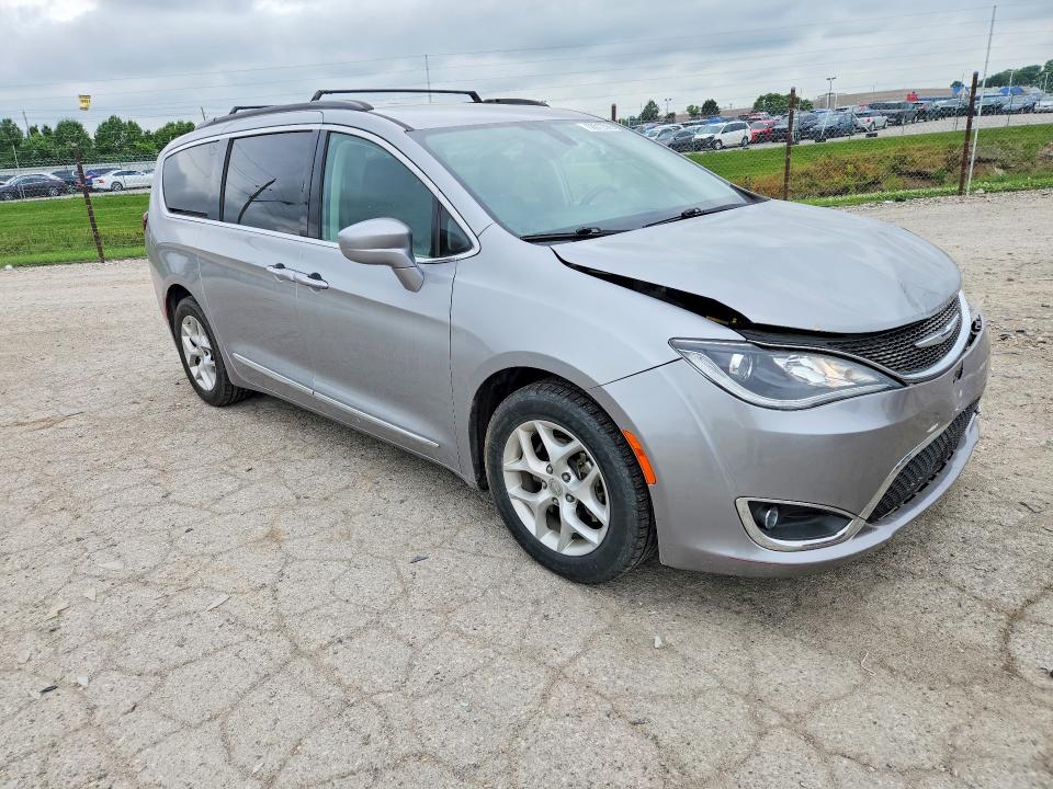 Photo 4 from auction – 2017 CHRYSLER PACIFICA with VIN 2C4RC1BG2HR777117