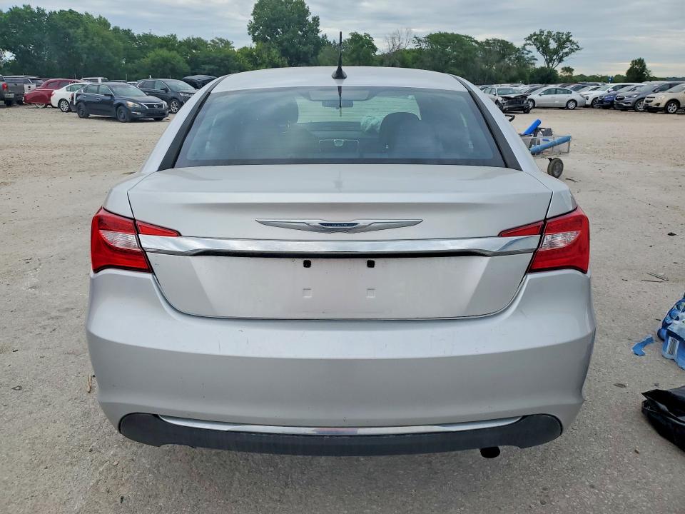 Снимка 6 от търг – 2012 CHRYSLER 200 с VIN 1C3CCBAB2CN272965