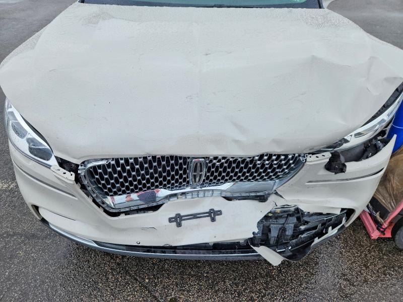Photo 12 from auction – 2020 LINCOLN AVIATOR with VIN 5LM5J7XC0LGL02971