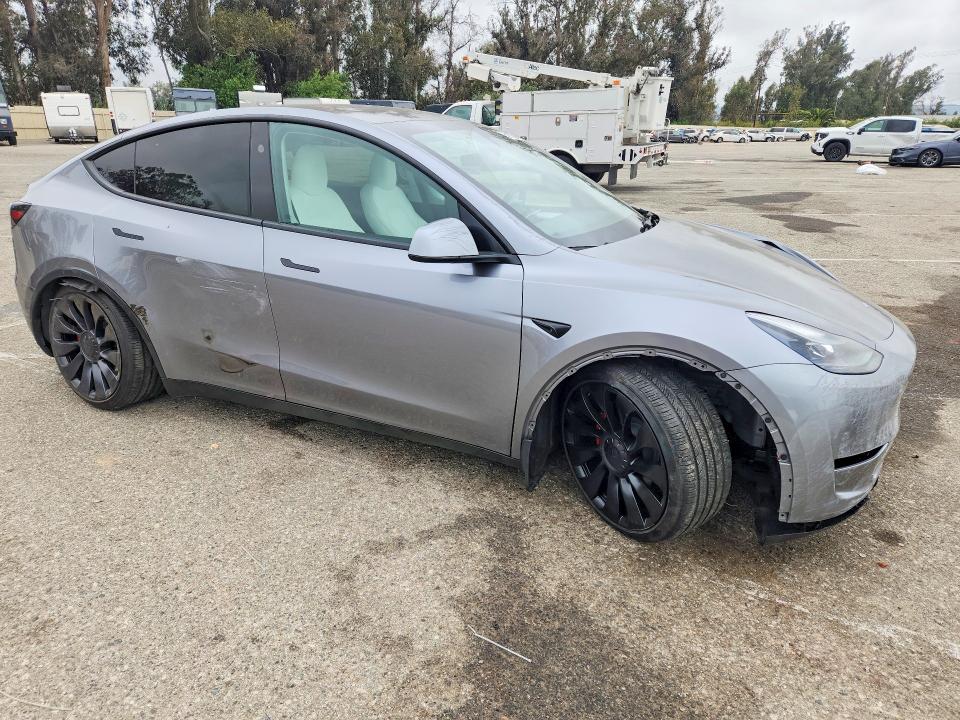 صورة رقم 4 من المزاد - 2024 TESLA MODEL Y مع VIN 7SAYGDEF3RA296682