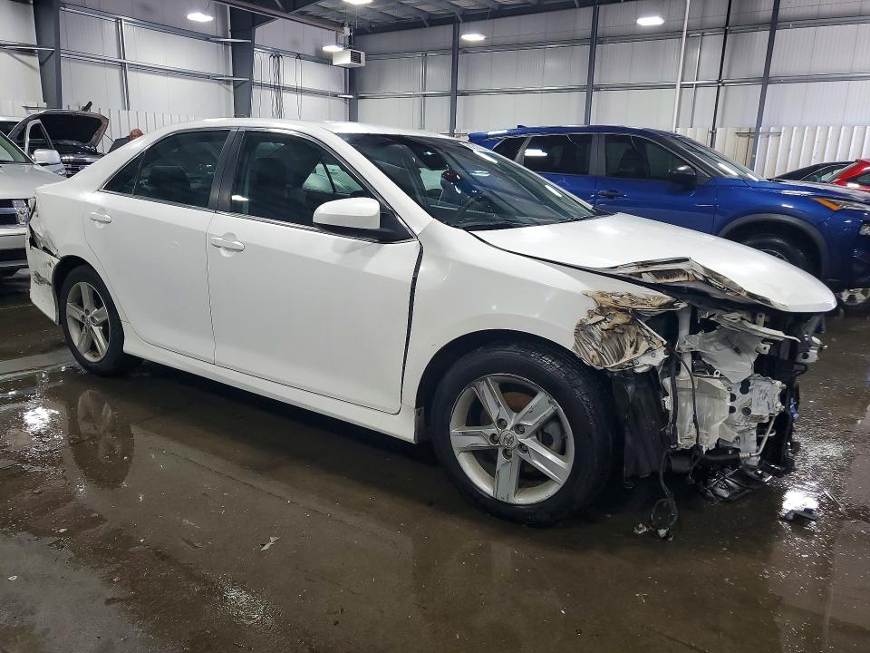 Photo 4 from auction – 2014 TOYOTA CAMRY with VIN 4T1BF1FKXEU325935