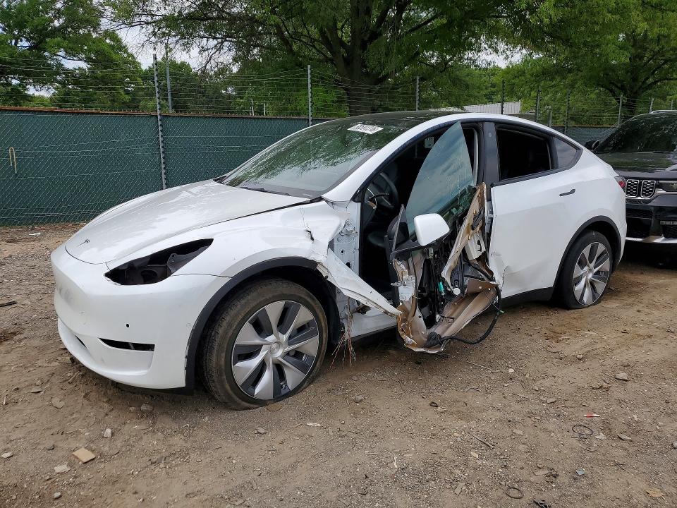 TESLA MODEL Y 2022 with VIN 7SAYGDEE5NF422559 - Photo from auction
