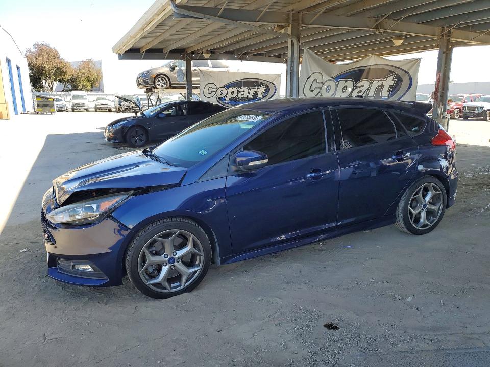 FORD FOCUS 2016 with VIN 1FADP3L93GL362976 - Photo from auction