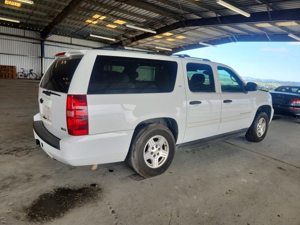 Photo 3 from auction – 2008 CHEVROLET SUBURBAN with VIN 3GNFC16028G302838