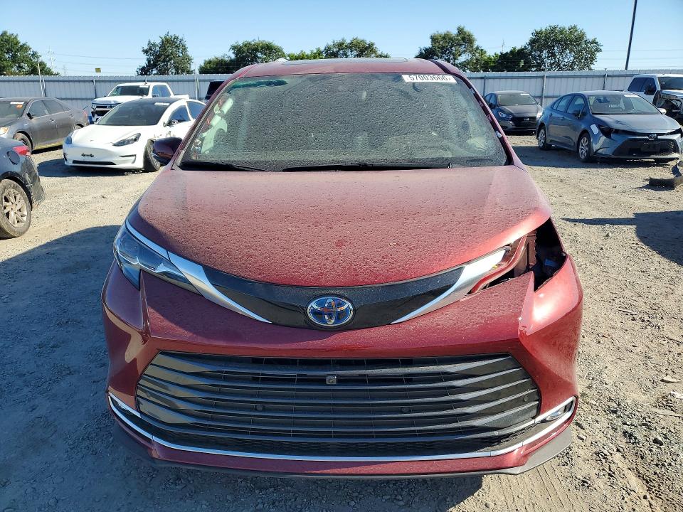Photo 5 from auction – 2024 TOYOTA SIENNA with VIN 5TDESKFC0RS147068