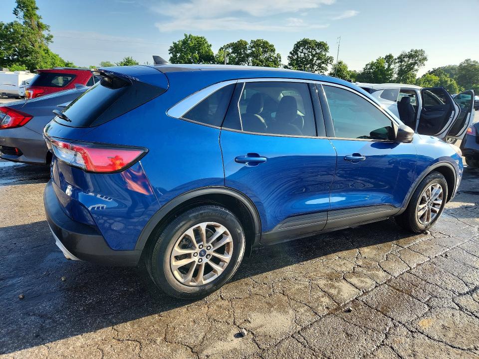 Photo 3 from auction – 2022 FORD ESCAPE with VIN 1FMCU0G63NUB57075