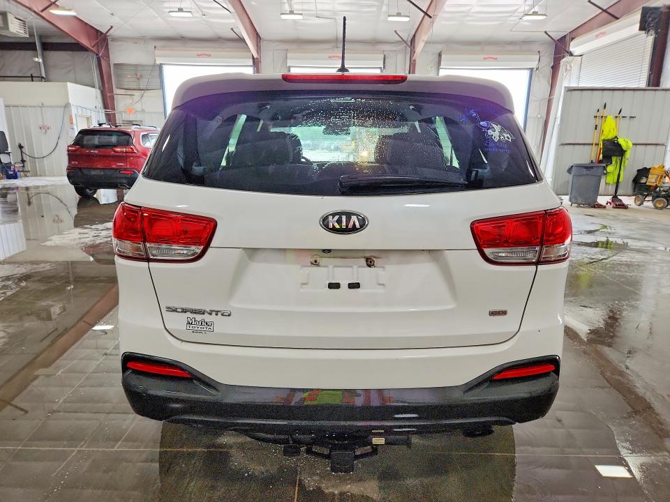 Photo 6 from auction – 2016 KIA SORENTO with VIN 5XYPG4A32GG098205