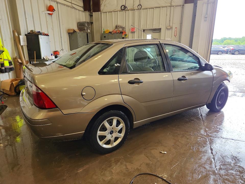 Photo 3 from auction – 2005 FORD FOCUS with VIN 1FAFP34N05W152139