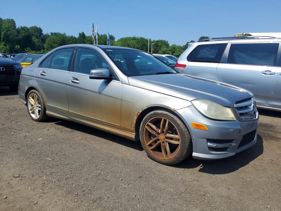 Photo 4 from auction – 2014 MERCEDES-BENZ C with VIN WDDGF8AB2EA949861