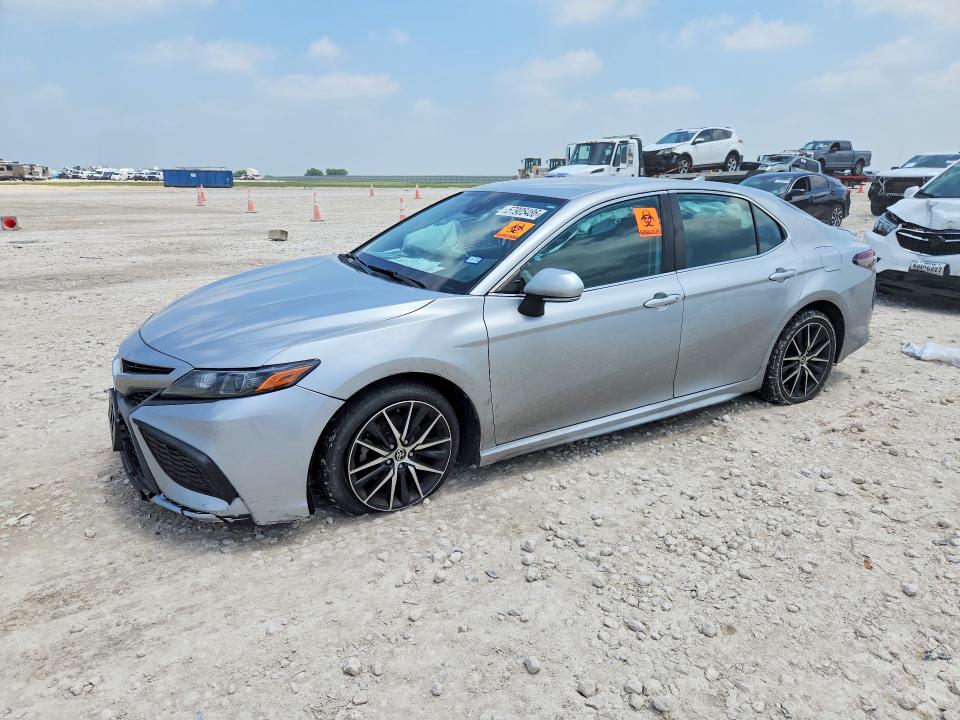 Photo 1 from auction – 2022 TOYOTA CAMRY with VIN 4T1G11AK7NU004401