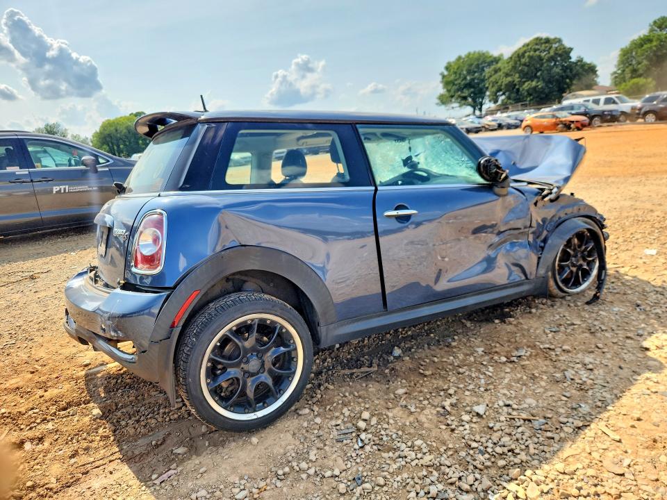 Photo 3 from auction – 2011 MINI COOPER with VIN WMWSV3C56BTY20388