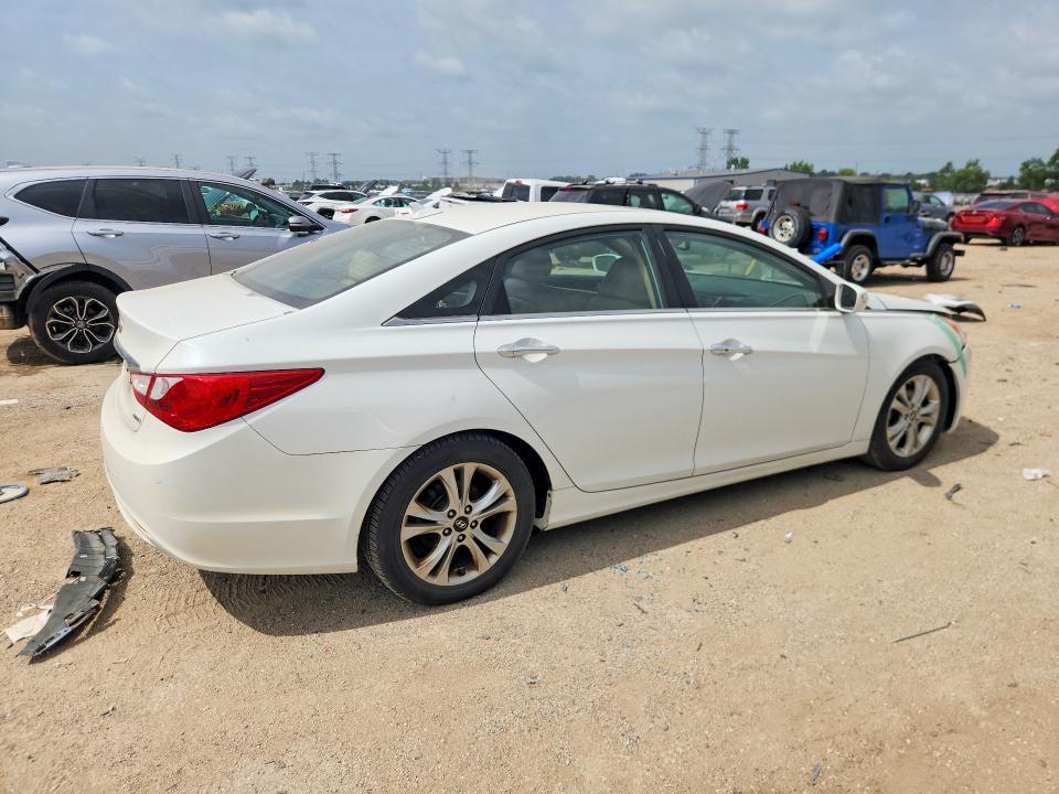Photo 3 from auction – 2011 HYUNDAI SONATA with VIN 5NPEC4AC7BH040157