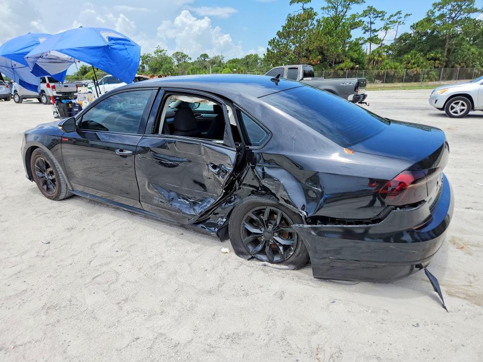 Photo 2 from auction – 2017 VOLKSWAGEN PASSAT with VIN 1VWAT7A3XHC013326