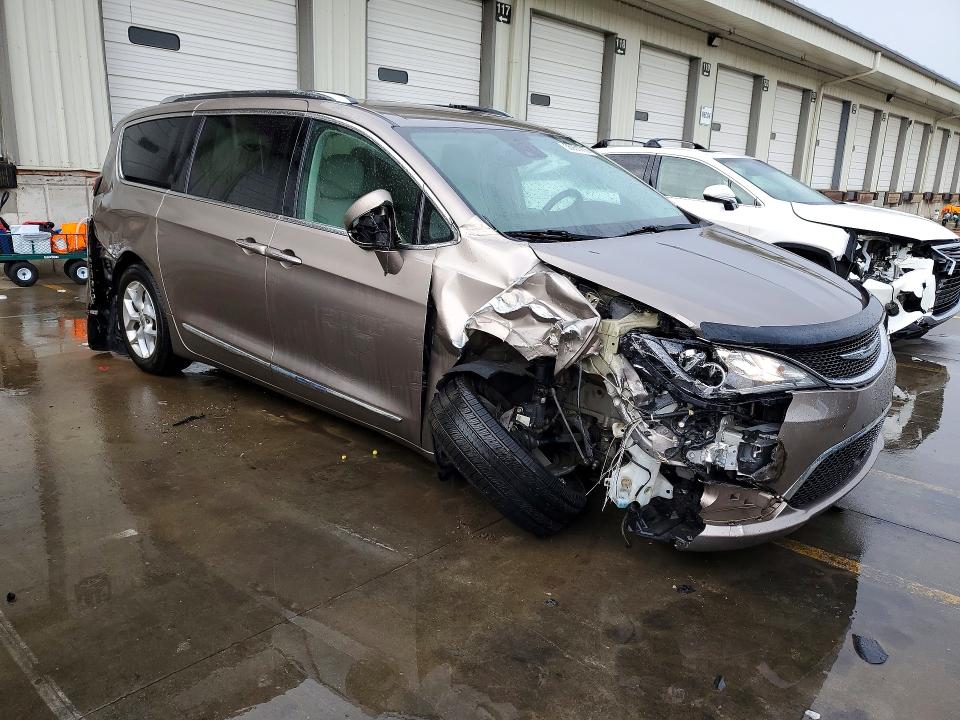 Photo 4 from auction – 2017 CHRYSLER PACIFICA with VIN 2C4RC1EG7HR768926