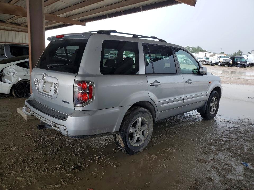 Photo 3 from auction – 2006 HONDA PILOT with VIN 2HKYF184X6H554981