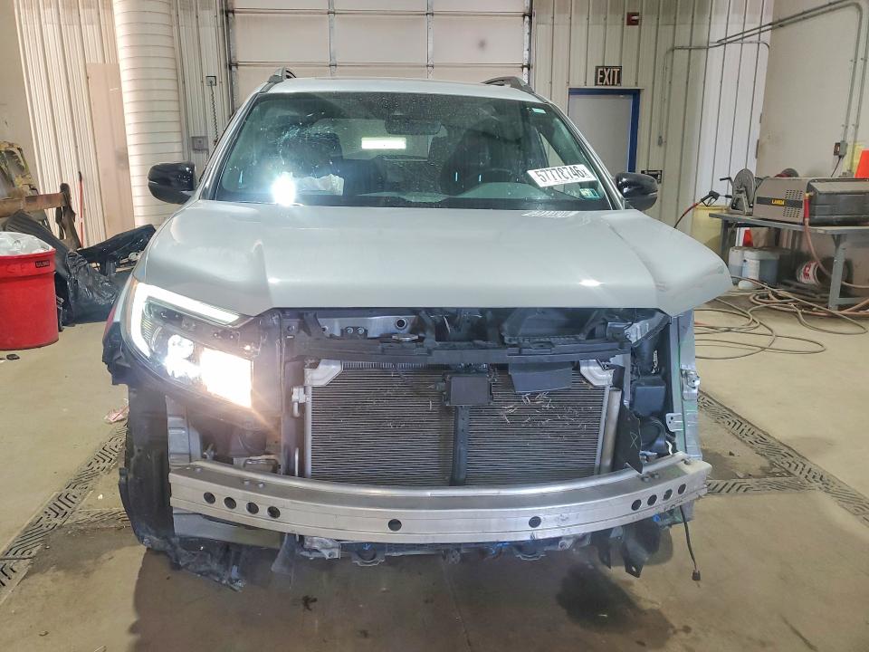 Photo 5 from auction – 2024 HONDA PASSPORT with VIN 5FNYF8H69RB004572