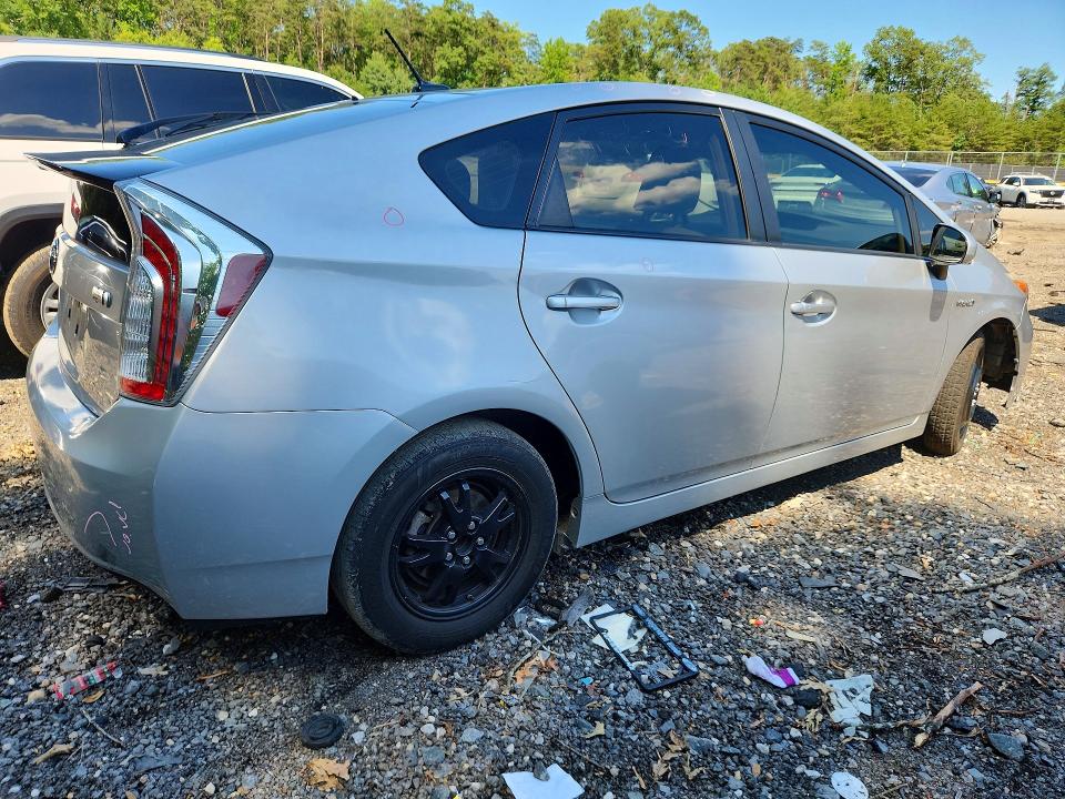 Снимка 3 от търг – 2015 TOYOTA PRIUS с VIN JTDKN3DU8F0434488